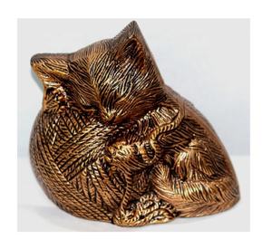 Chaton et boule de laine antique, urn en aluminium pour ceintures - Product Image 1