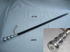 Canne de marche en bois avec poignée en aluminium et incrustation de nacre - Product Image 4