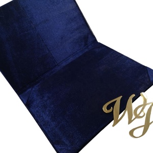 Invitación plegable personalizada con bolsillo de terciopelo azul marino, con monograma cortado con láser acrílico dorado - Product Image 4