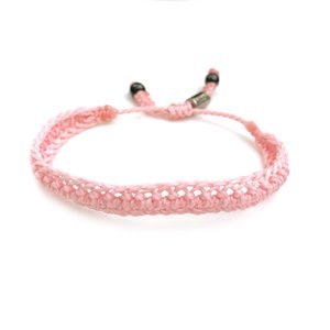   ศิลปะแห่งการทำสร้อยข้อมือสีชมพูอ่อนแบบแฮนด์เมด - Product Image 1