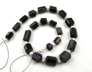 Gema Natural de turmalina negra sin tratamiento, piedra preciosa en forma irregular con perforaciones superiores para fabricación de joyas - Product Image 5