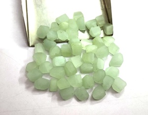 หินอเวนเจอรีนธรรมชาติเกรด AAA หินหยาบสีเขียวอ่อนแบบหลวมความสูง8มม. สำหรับการทำเครื่องประดับขายส่ง - Product Image 3