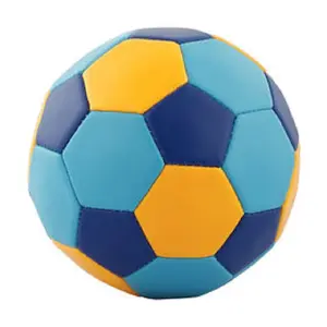 Leeggelopen Voetbal Ballen