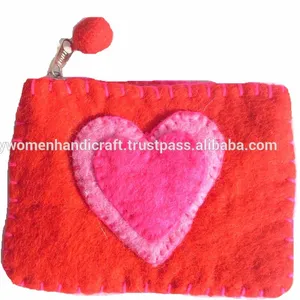 Monedero en forma de corazón de fieltro de lana hecho a mano para niñas Cierre con cremallera con diseño de amor - Product Image 1