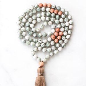 Collar de Jade Mala de la Paz, a la Moda |   SUEÑO |   Collar de cuentas Mala, Collar Mala con borlas - Product Image 1