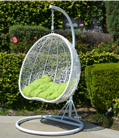 Outdoor-Schaukelstuhl mit Aluminiumrahmen und Polyrattan im Landhausstil für Schlafzimmer, Villa, Krankenhaus, Park, Schule & Essbereich