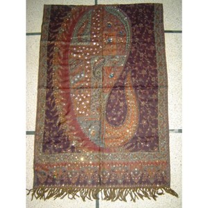 Châle long en soie pour femme avec motif floral Paisley et embellissements perlés pour un usage quotidien en hiver - Product Image 1