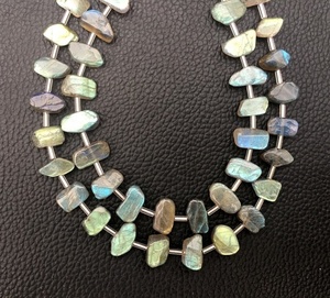 Pierre précieuse de labradorite naturelle de forme inégale, perceuse centrale brute polie belle bleue flashy 1 brin en gros - Product Image 6