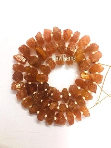 Pierre de soleil naturelle véritable de forme irrégulière, Center percé, non traité, paillettes, pierres précieuses rugueuses, fabrication de bijoux, vente en gros - Product Image 3
