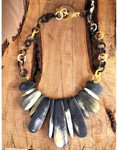 Collier chaîne pour femme en acier inoxydable de qualité supérieure, motif paix en corne de buffle, style vintage, couleur naturelle, vente en gros - Product Image 2