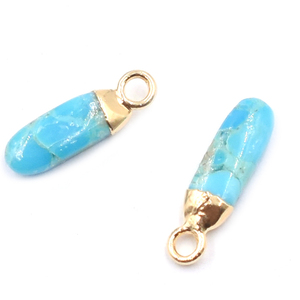 Pendentif Kingman Block Turquoise en laiton plaqué or 14 carats de forme ovale - Product Image 1