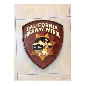 Placa de placa de Intarsia tallada de madera de pino cruzado de estilo con logotipo colgante de pared grabado para regalo de decoración del hogar - Product Image 1