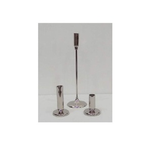 Lot de 2 bougeoirs plaqués nickel au design moderne Vantage pour la décoration de la maison et le salon. - Product Image 3