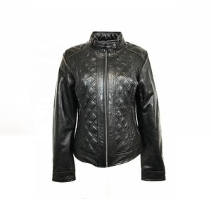 Veste en cuir rembourrée au design de motard élégant pour femmes en peau d'agneau véritable souple Protection de confort au crochet noir Rembourrage ajouté - Product Image 1