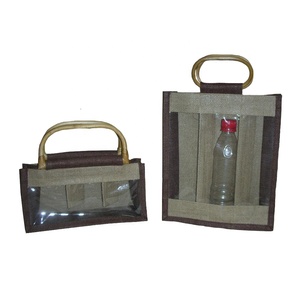Sac à vin en tissu de jute laminé PP avec fenêtre transparente à l'avant et poignée de canne pour trois bouteilles pour promotions - Product Image 1