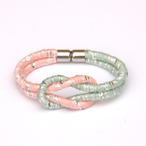 สร้อยข้อมือประดับเลื่อมสำหรับผู้หญิง งานแฮนด์เมด - Product Image 1