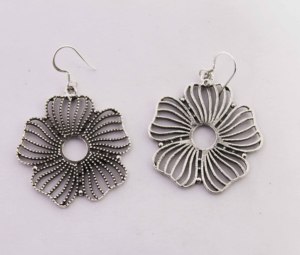 Boucles d'oreilles en argent sterling massif 925 en forme de fleur antique de créateur Grossiste de bijoux Cadeau pour elle - Product Image 2
