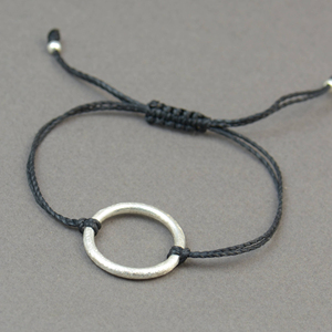 กำไลข้อมือบิ๊กคาร์มา - เงินสเตอร์ลิง งานแฮนด์เมด - Product Image 1