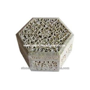 Soapstone-caja de celosía tallada octogonal - Product Image 1