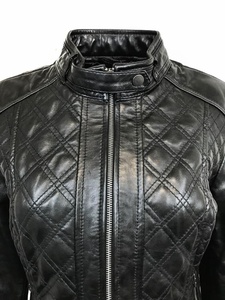 Veste en cuir rembourrée au design de motard élégant pour femmes en peau d'agneau véritable souple Protection de confort au crochet noir Rembourrage ajouté - Product Image 2