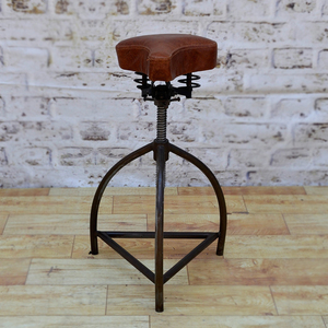 Taburete industrial único de hierro y cuero - Product Image 6