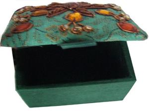 Caja de joyería bordada - Product Image 4