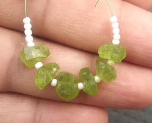 หินธรรมชาติ Peridot อัญมณีรูปทรงไม่สม่ำเสมอ,เครื่องประดับหินประจำเดือนสิงหาคมแบบเจาะหยาบคอลเลกชันหินสีเขียว - Product Image 6