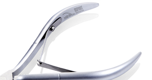 NGHIA C-04 professionnel de haute qualité en acier inoxydable pour les ongles pince à cuticules meilleur exporté ensemble de manucure finition grise directement emballé - Product Image 4