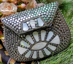 Artesanías de lujo Mejor precio Bolsos de noche para mujeres Bolso Mosaico Trabajo con cadena para fiesta Exportador indio - Product Image 5