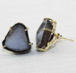 Zeva Jewels Proveedores al por mayor Geode negra natural Druzy Prong Setting Stud Latón Chapado en oro amarillo Push Back Stud Pendientes - Product Image 3