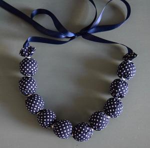 Collar de tela con lunares - tela azul marino y blanca Hecho a mano Magic - Product Image 1