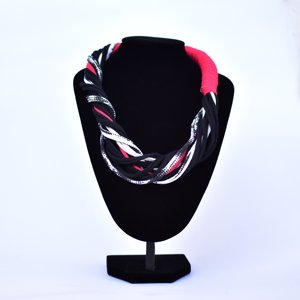 Collier en tricot magnifiquement fait main - Collier recyclé noir, rouge et blanc - Product Image 1
