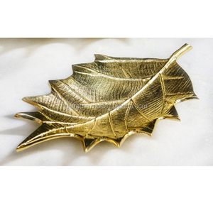 Plateau décoratif en aluminium en forme de feuille moderne et élégant pour la décoration de table à manger de mariage avec logo personnalisé - Product Image 1