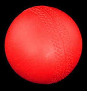 Pelota de Cricket HRM-MND-2155 Hecha con Goma y Costuras Cosidas, Tamaño y Empaque Personalizables, para Entrenamiento Profesional y Uso en Exteriores - Product Image 2