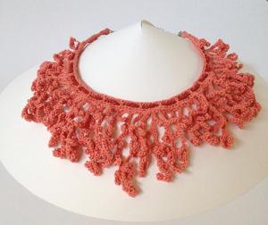 Collar tipo gargantilla con efecto coral Colección única hecha a mano - Product Image 1
