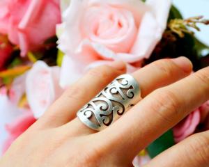 แหวนแฟชั่นสไตล์โบฮีเมียนโรแมนติกแบบไม่ซ้ำใครสไตล์ไอวี่วงเงินลายทางชาติพันธุ์ญี่ปุ่นสายหนังหนาลายคลื่นทะเลทำจากอัลลอย - Product Image 2