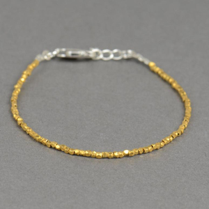 Bracelet artisanal en argent sterling vermeil avec petites perles dorées, un réel plaisir - Product Image 1