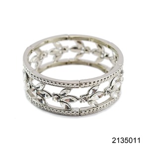 Kleine Blüten blätter Stretch Armbänder - Product Image 1