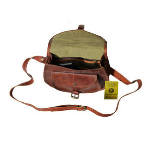 Bandolera pequeña y elegante de cuero - Product Image 4