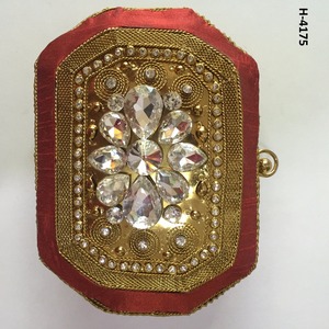 กระเป๋าลูกปัดปาร์ตี้สำหรับผู้หญิง H4174ทำมือกระเป๋าราตรีสีเงินทองช้อปปิ้งออนไลน์สำหรับคลัตช์โลหะทำด้วยมือในอินเดีย - Product Image 2