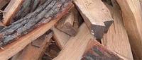 Bois de chauffage de haute qualité séché au four, comprend des grumes de chêne, de hêtre, de frêne, d'épicéa et de bouleau