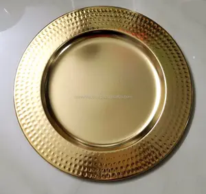 Antika altın servis örtüsü gösterisi plaka düğün masa ayarları Metal Elegance şık sunum altında için yemek tabakları