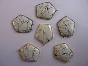 Livraison gratuite de pierre Turquoise blanche, pendentifs et breloques en pierre couleur argent CZ, bijoux indiens, collection - Product Image 2