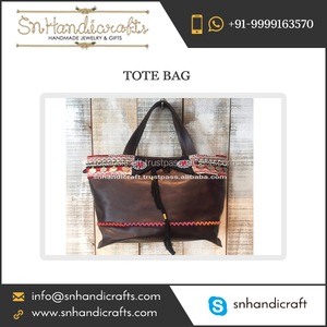 Bolso Tote Moderno y Encantador para Mujer en Venta por un Comerciante Reconocido - Product Image 1