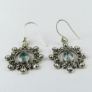 Pendientes con Dije de Topacio Azul Cielo, Plata de Ley 925, Hechos a Mano, Diseño Floral Bohemio Cristiano, Regalo para Boda, Compromiso, Fiesta - Product Image 2