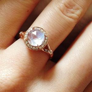 แหวนเงินแท้สเตอร์ลิงทรงมูนสโตนขนาดใหญ่แบบขายส่ง สำหรับงานแต่งงาน งานหมั้น ของขวัญ งานเลี้ยง หรือวันครบรอบ - Product Image 5