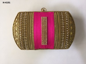 H4186 Pochette de soirée pour dames en métal fait à la main, sac à main perlé en pierre dorée et argentée Capacité de 1-1.9L - Product Image 6