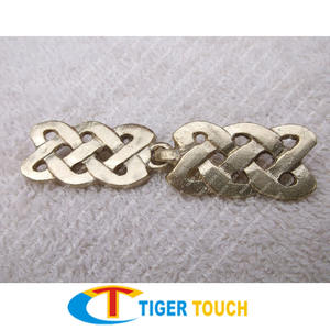 ตะขอทองเหลืองตกแต่งไวกิ้งยุคกลางสำหรับการปิดเสื้อคลุมสำหรับการยึดเสื้อคลุม - Product Image 2