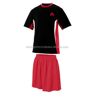 Performance optimisée Vêtements de football personnalisés Uniforme personnalisé pour la domination sur le terrain - Product Image 1