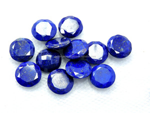 Paire de perles de cabochon à facettes en lapis-lazuli naturel bleu foncé, pierres précieuses rondes en cristal taillé brillant de 8mm de hauteur créées en laboratoire - Product Image 2